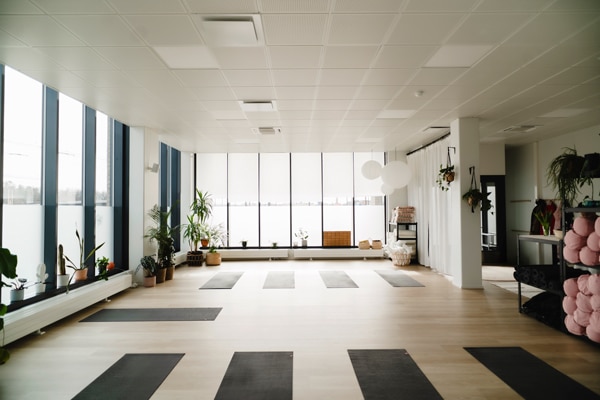 Barajoogan studio sijaitsee helsingin sompasaaressa.